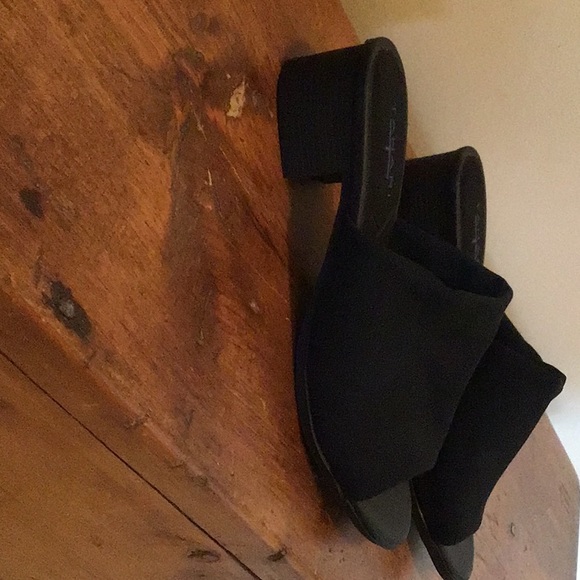 Black Tahari slip in sandals. - Picture 2 of 3